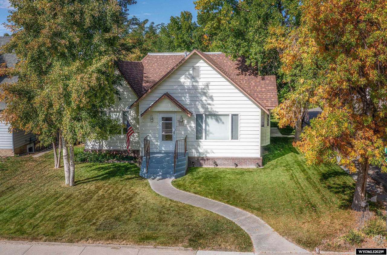 1221 Pulliam - Photo 1