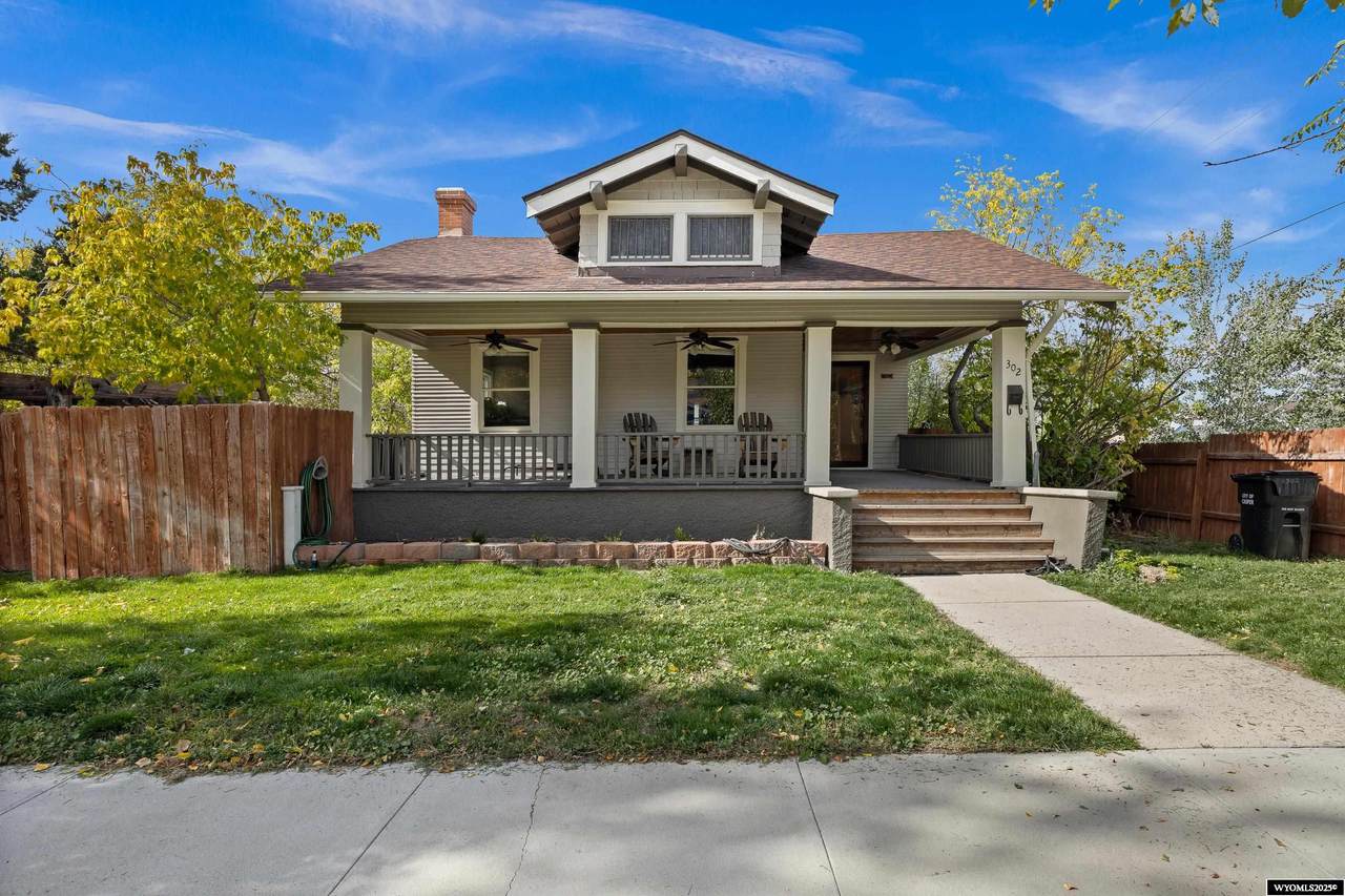 302 Lincoln St - Photo 1