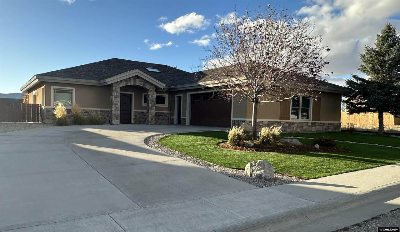 3008 Shetland Drive - Photo 1