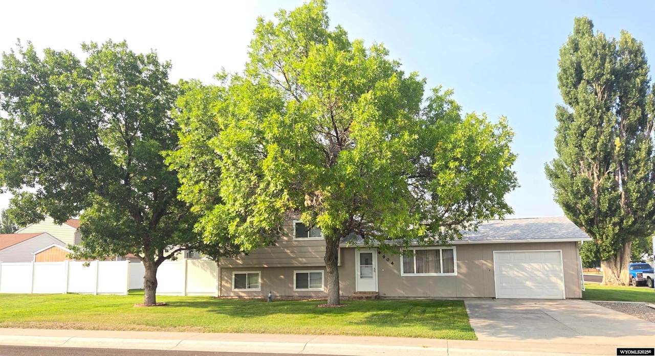 904 Monroe - Photo 1