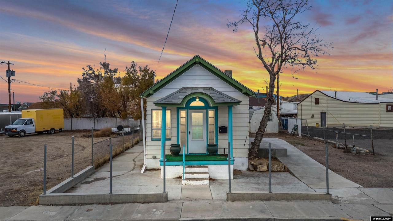 305 M Street - Photo 1