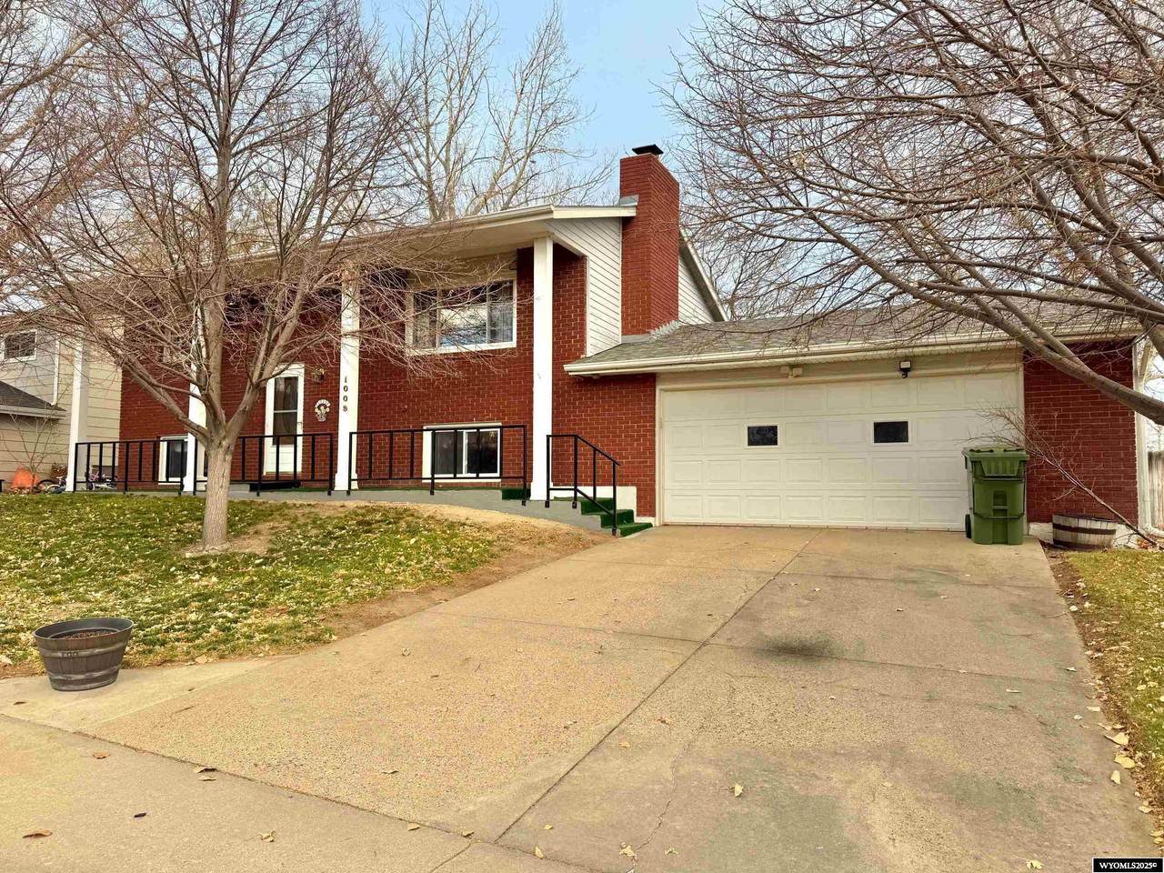 1009 Mesa Drive - Photo 1