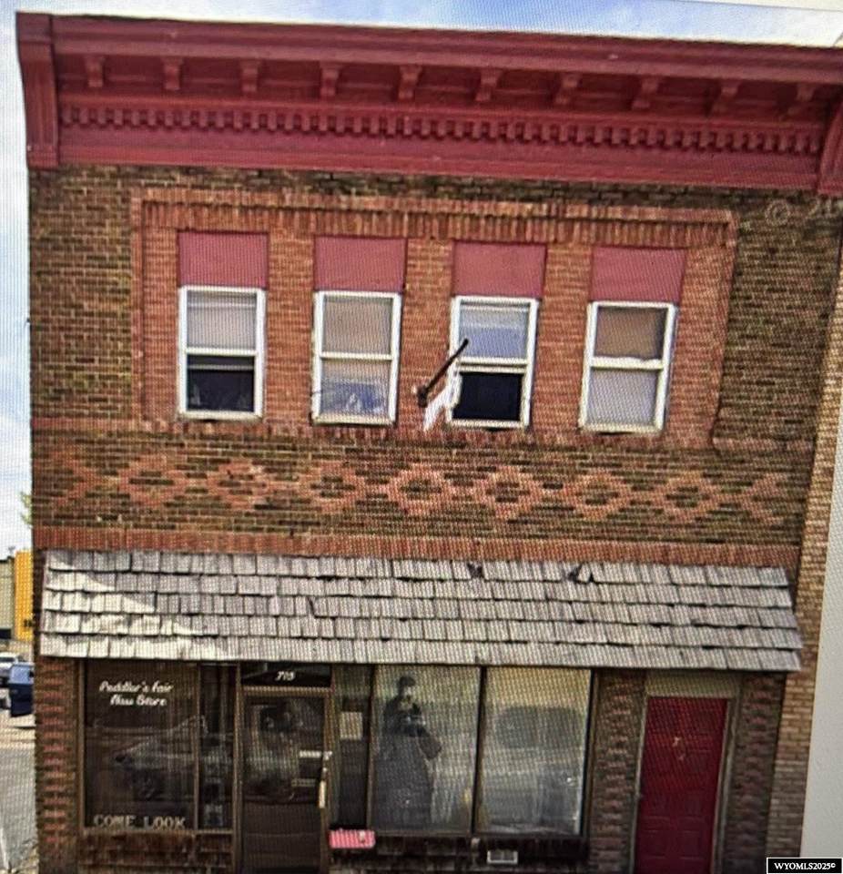 715 Pine Avenue - Photo 1