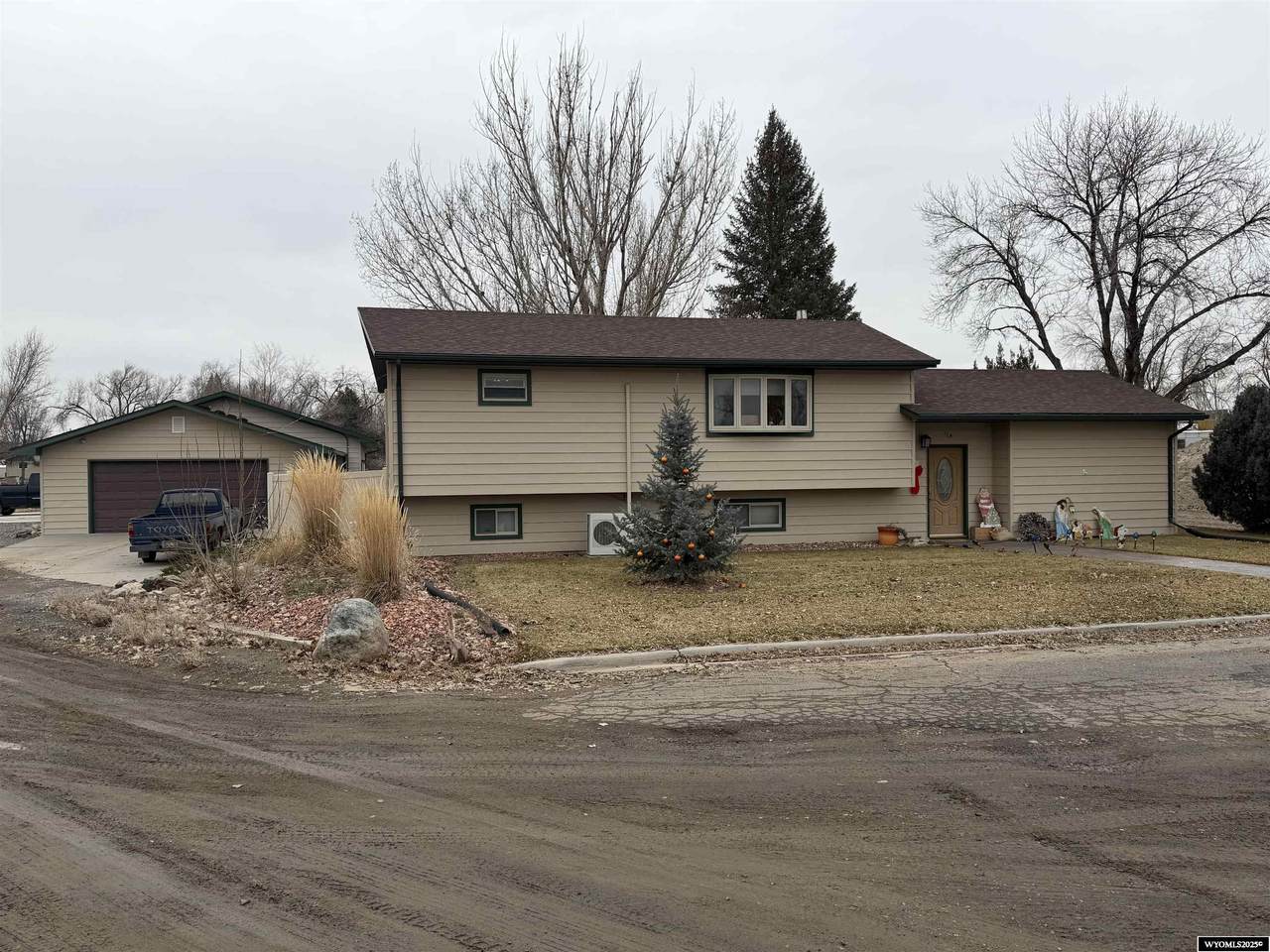 409 11th Avenue - Photo 1