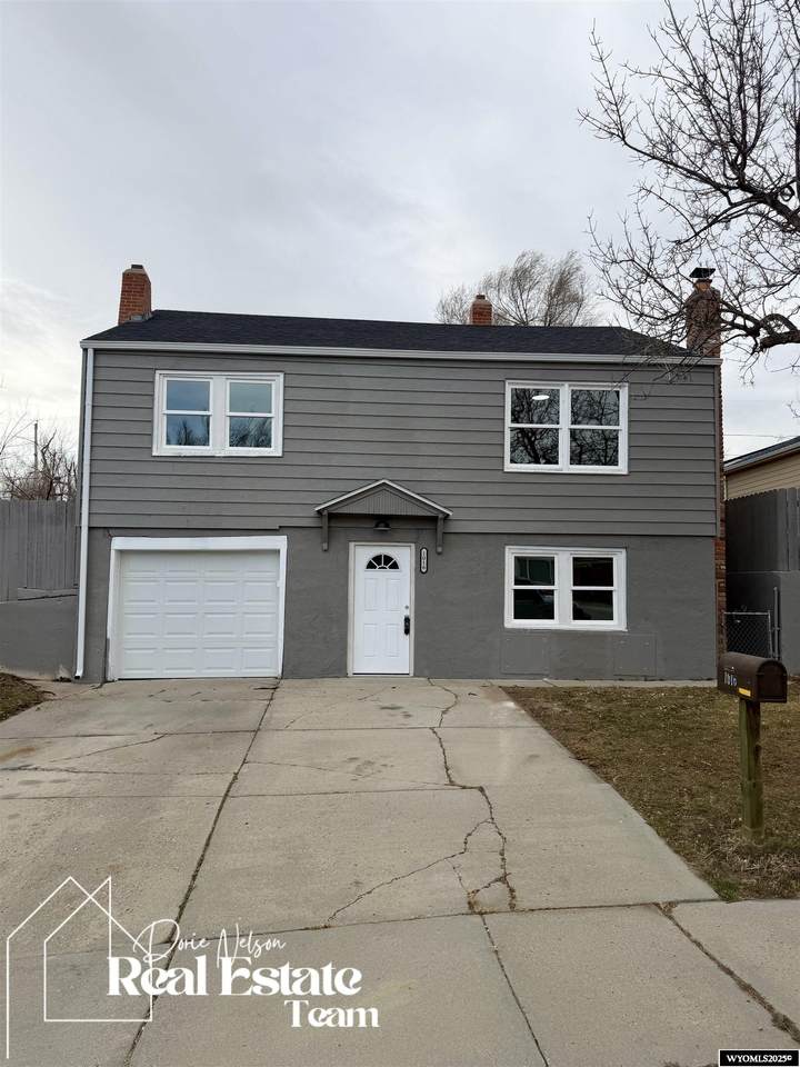 1016 Washington - Photo 1