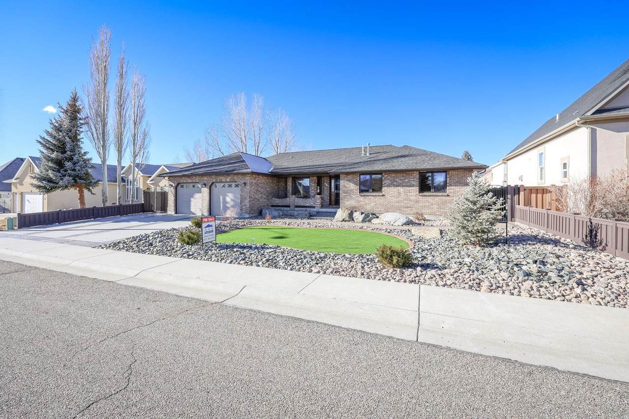 516 Oak Creek Drive - Photo 1