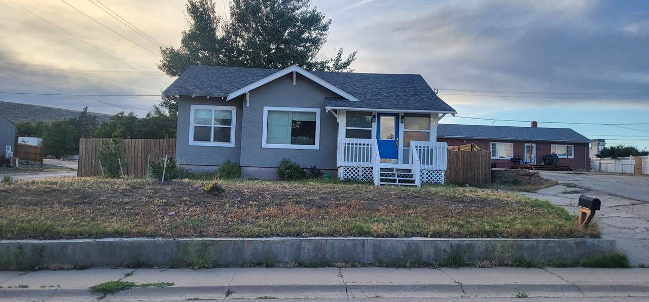 923 Pine St - Photo 1