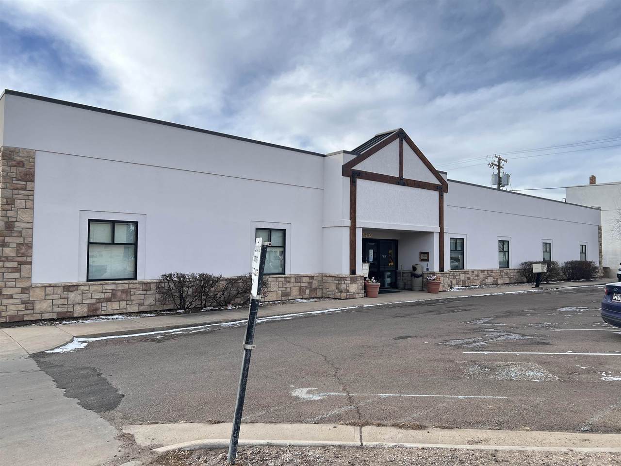 320 Grand Ave - Photo 1