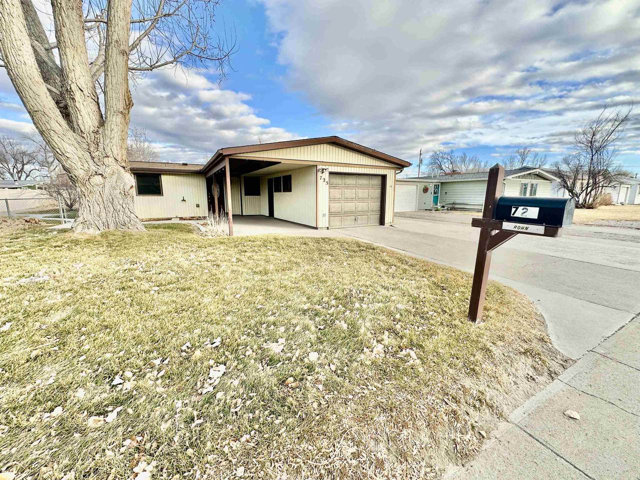 725 15th Street - Photo 1