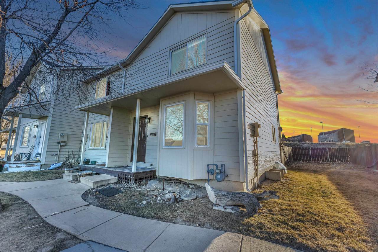 105 College Court - Photo 1