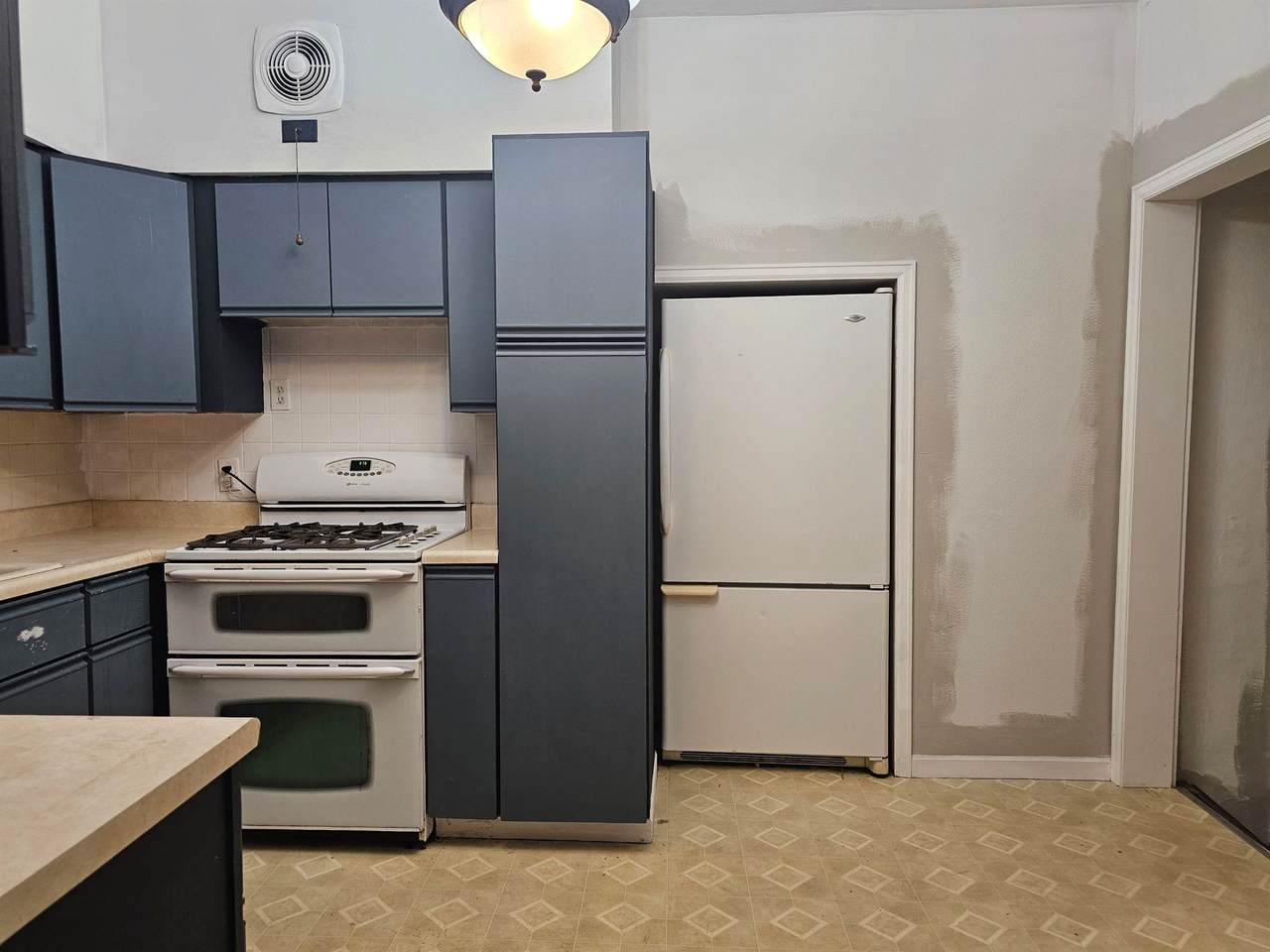 2813 Bent Avenue - Photo 1