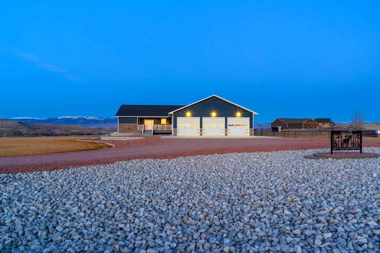 207 Eagle Dr - Photo 1
