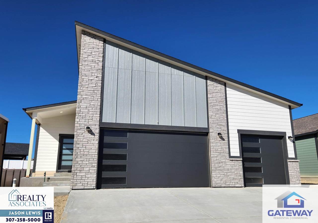 2784 Berkshire Way - Photo 1