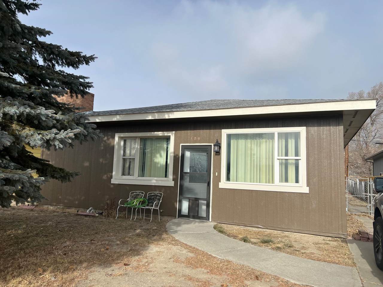 109 Brooks St - Photo 1
