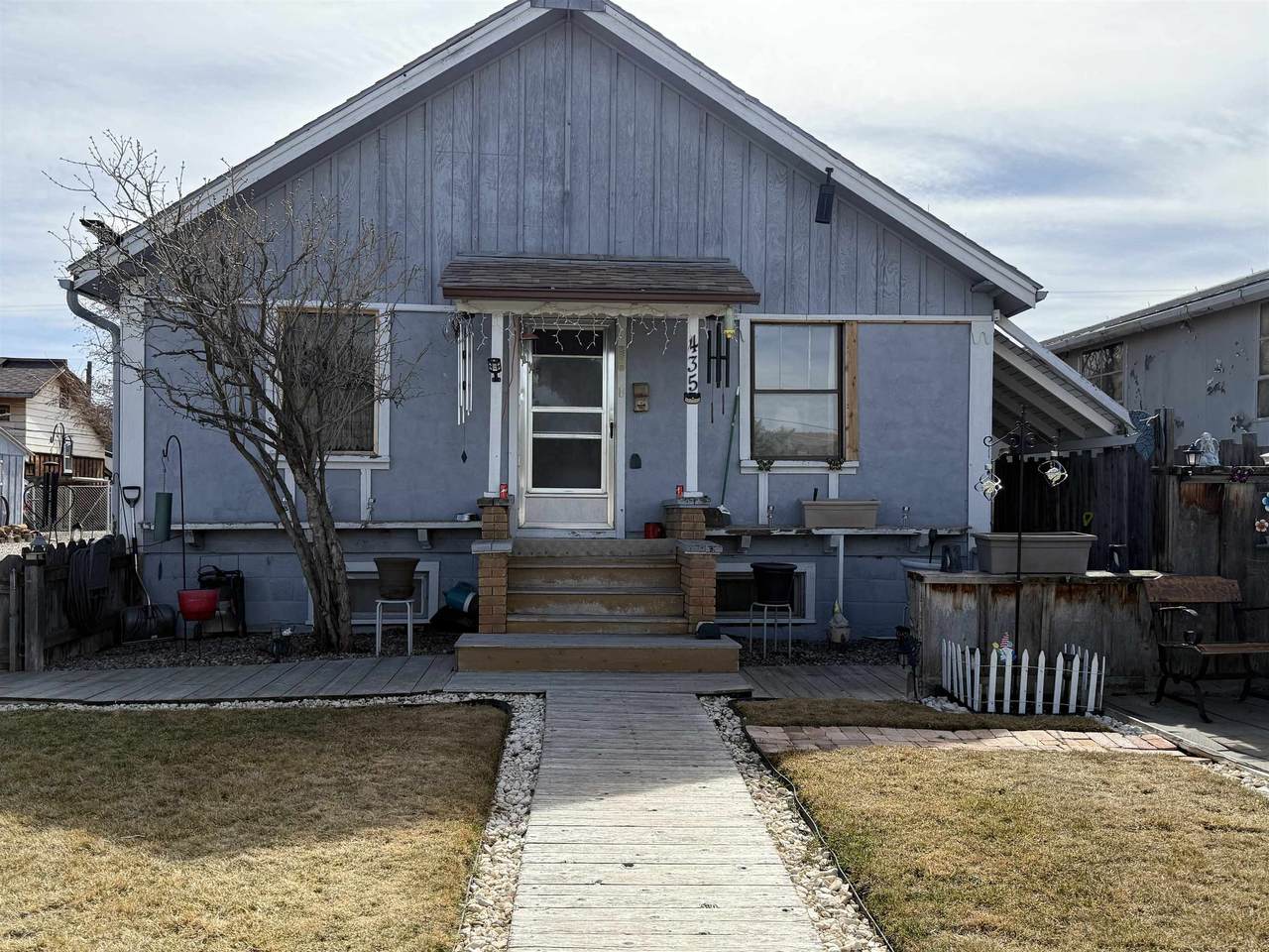 435 Warren St - Photo 1