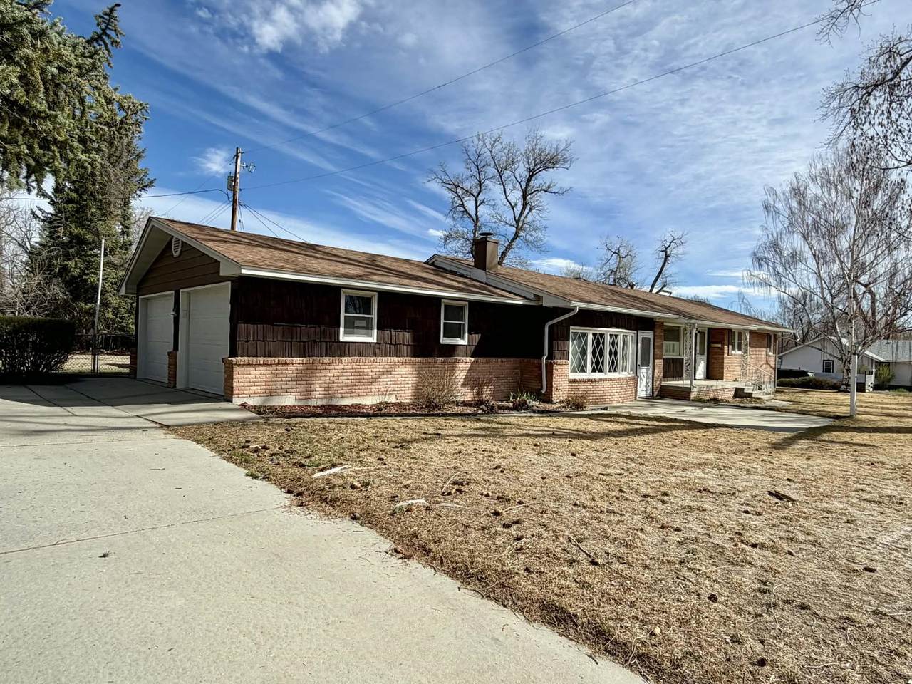 204 Sunset Dr - Photo 1