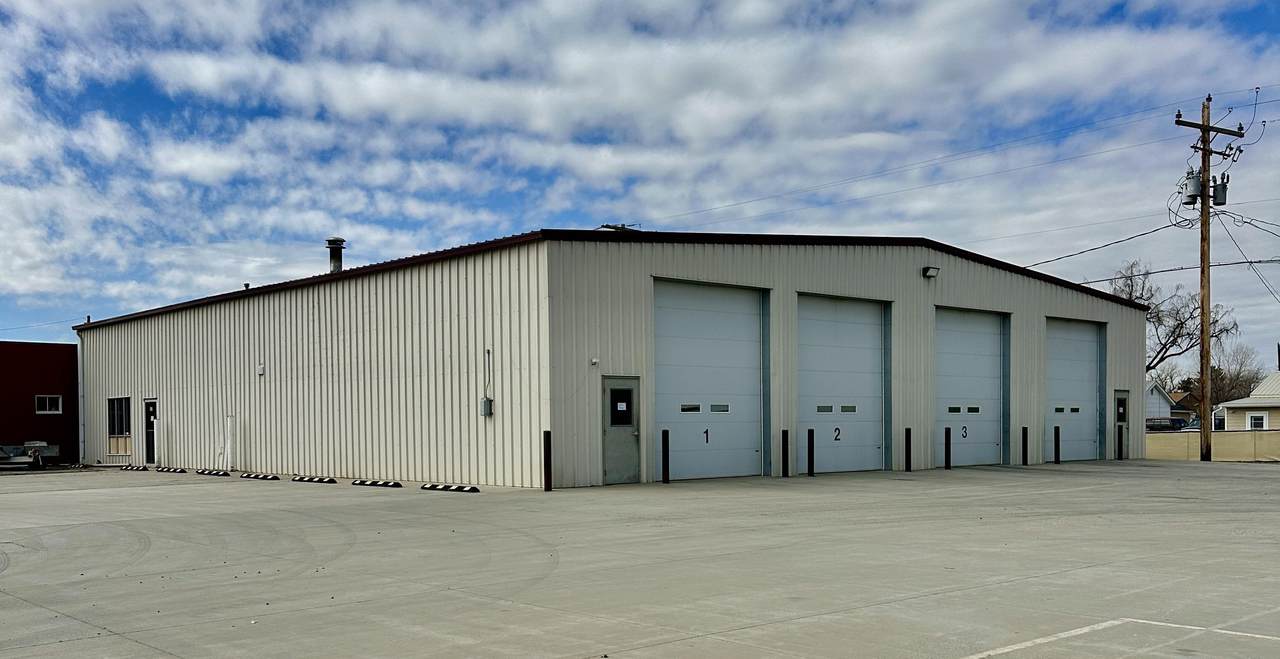 417 10th Street - Photo 1