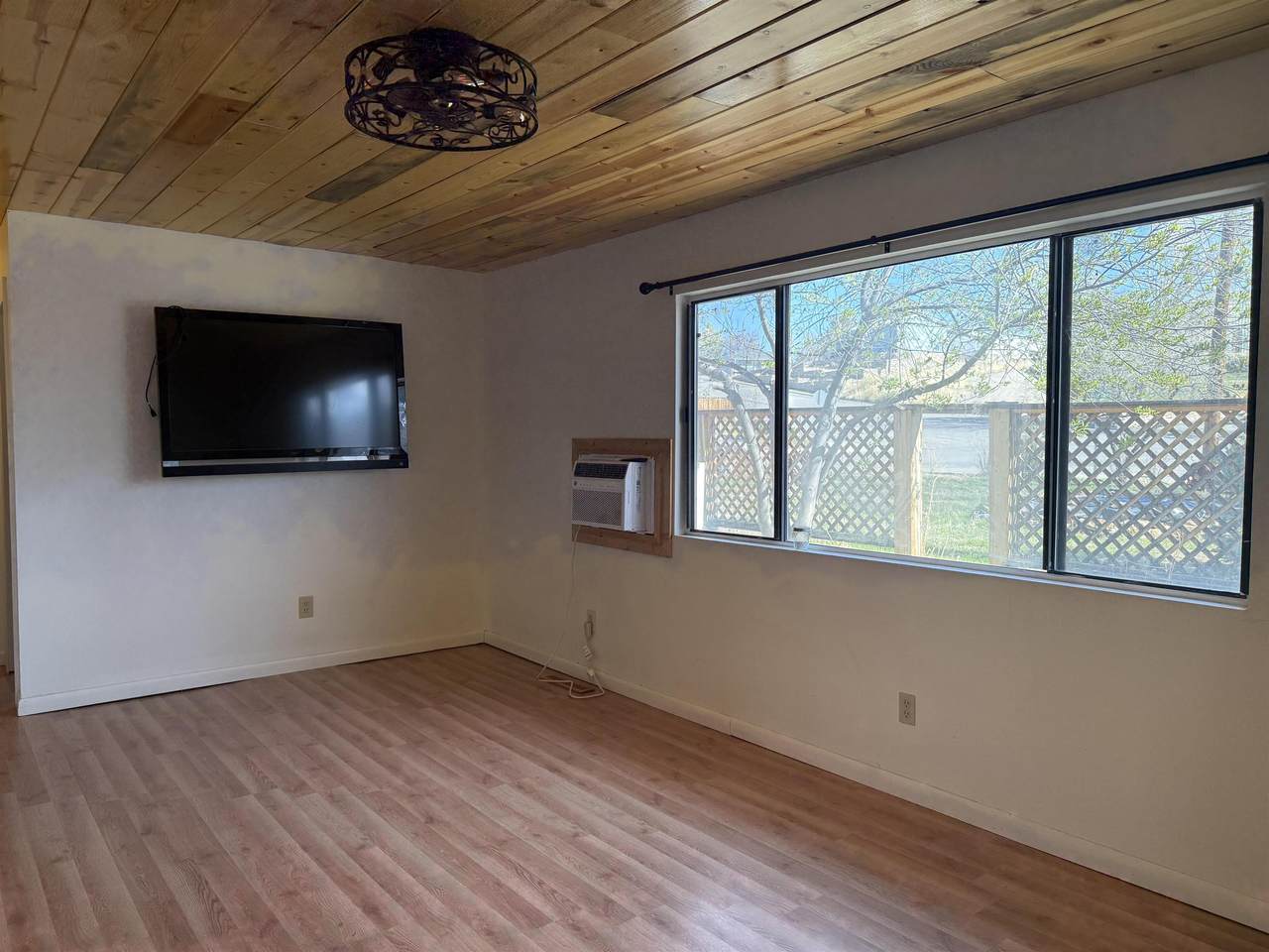 https://bt-photos.global.ssl.fastly.net/wyoming/1280_boomver_1_20261356-2.jpg