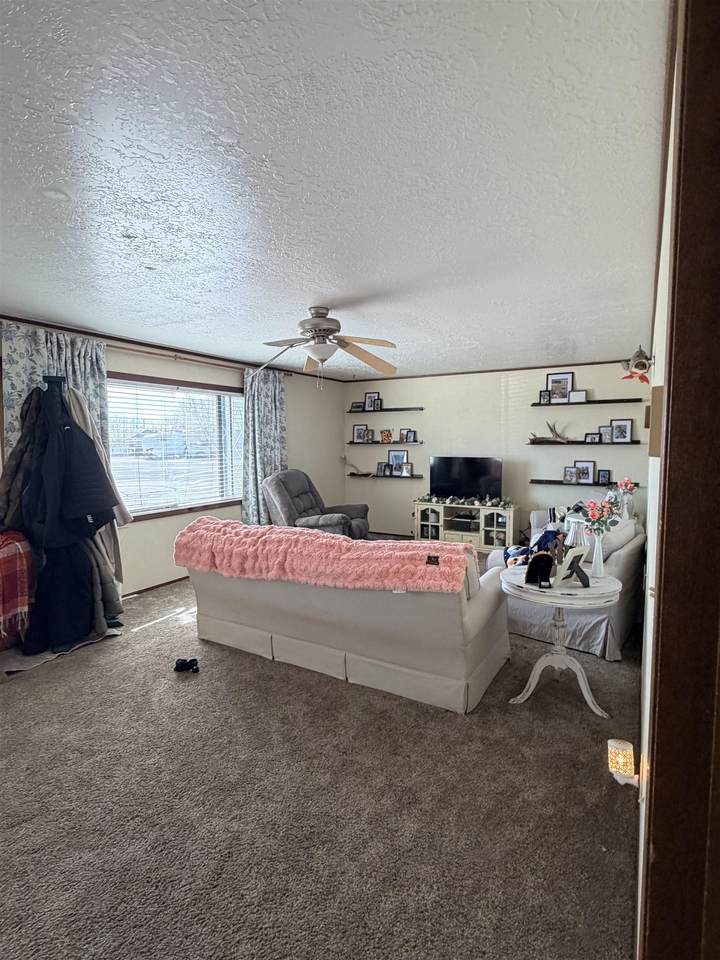 https://bt-photos.global.ssl.fastly.net/wyoming/1280_boomver_1_20261602-2.jpg