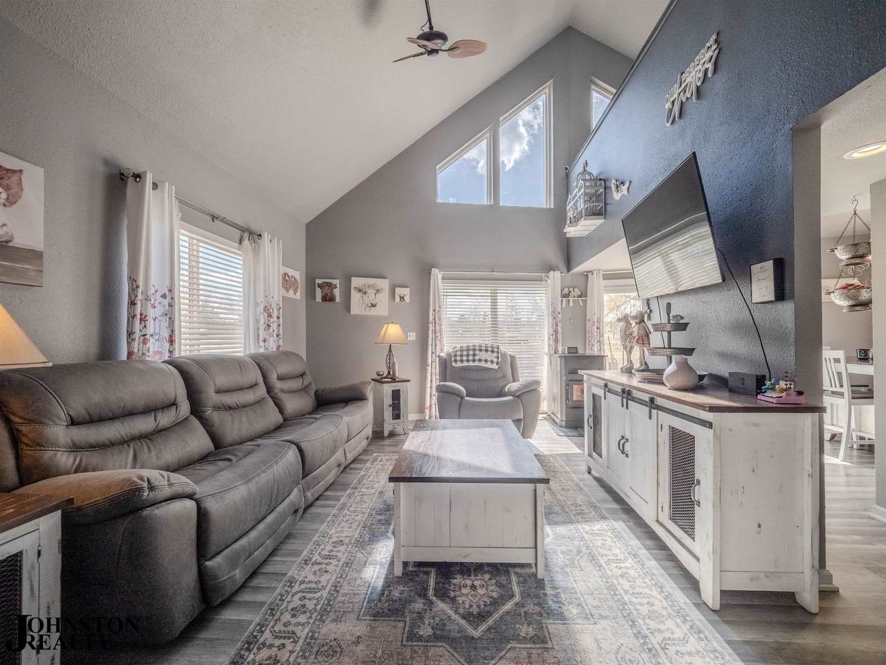 https://bt-photos.global.ssl.fastly.net/wyoming/1280_boomver_1_20261679-2.jpg