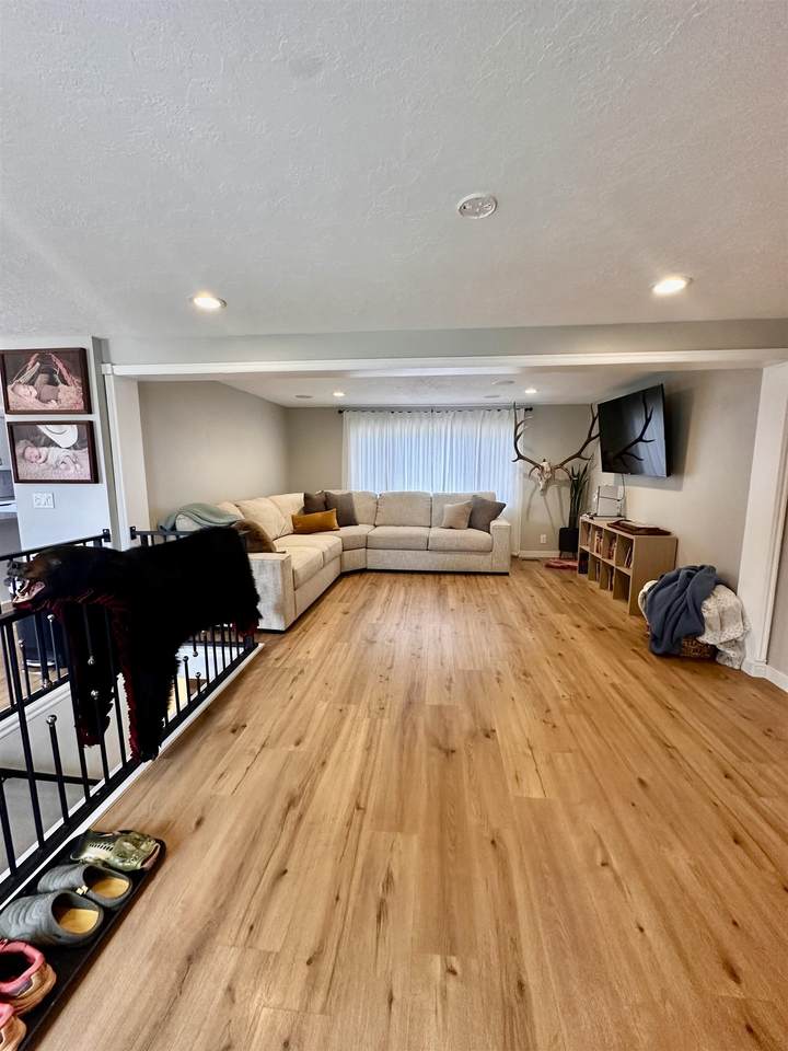 https://bt-photos.global.ssl.fastly.net/wyoming/1280_boomver_1_20261883-2.jpg