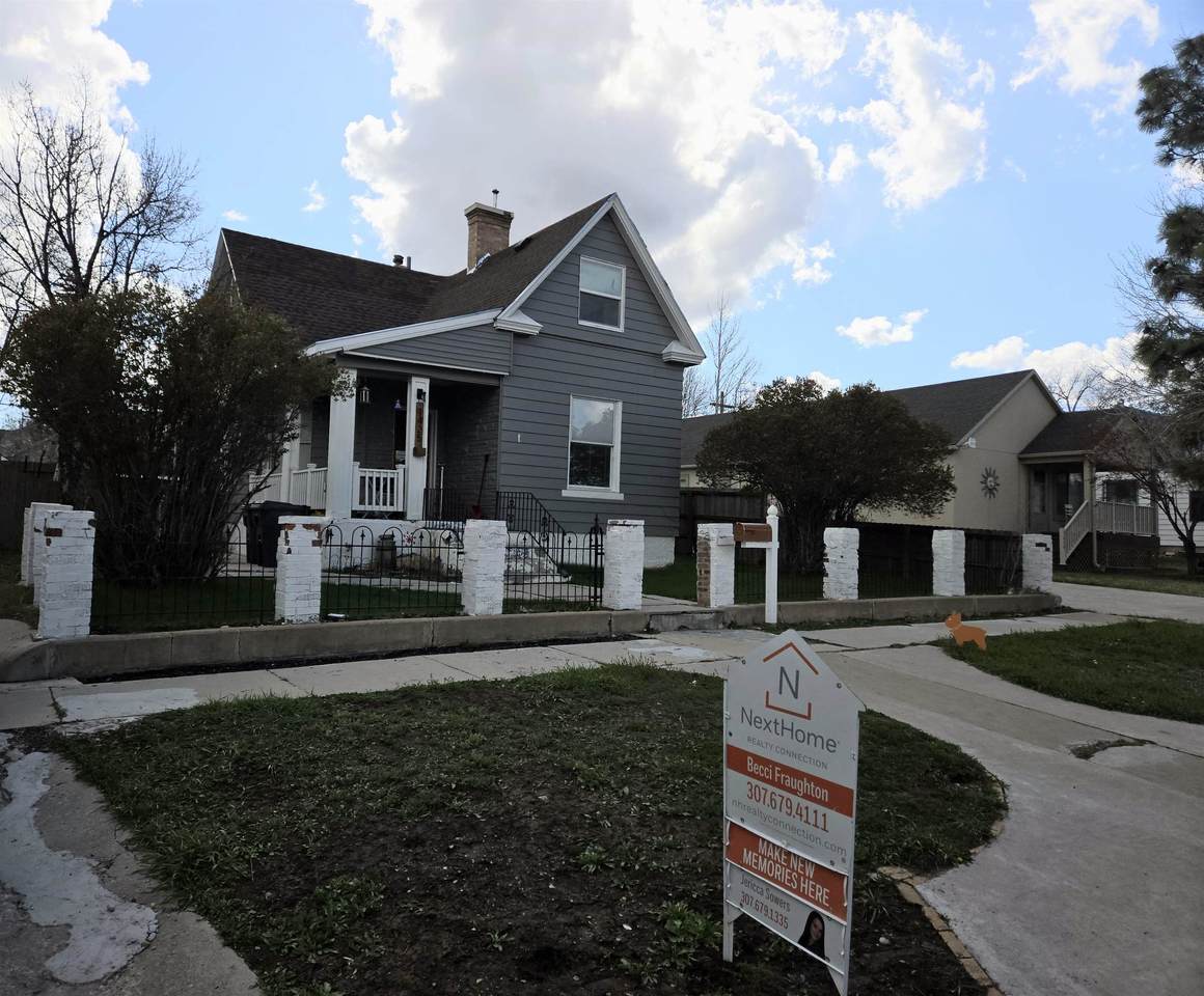 1425 Center Street - Photo 1