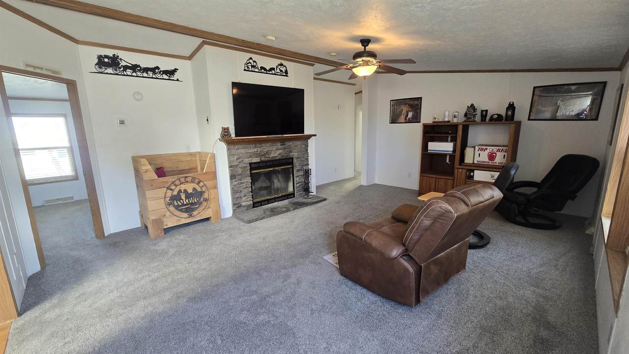 https://bt-photos.global.ssl.fastly.net/wyoming/1280_boomver_1_20262006-2.jpg