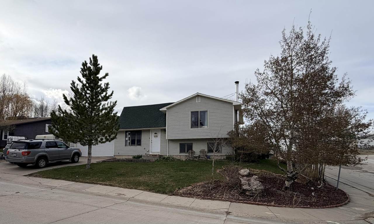 1901 Del Rio Drive - Photo 1