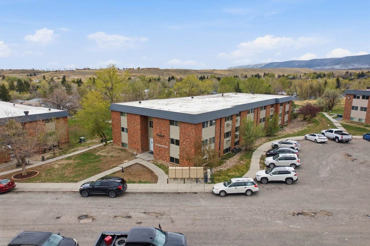 2401 Grandview Place - Photo 1