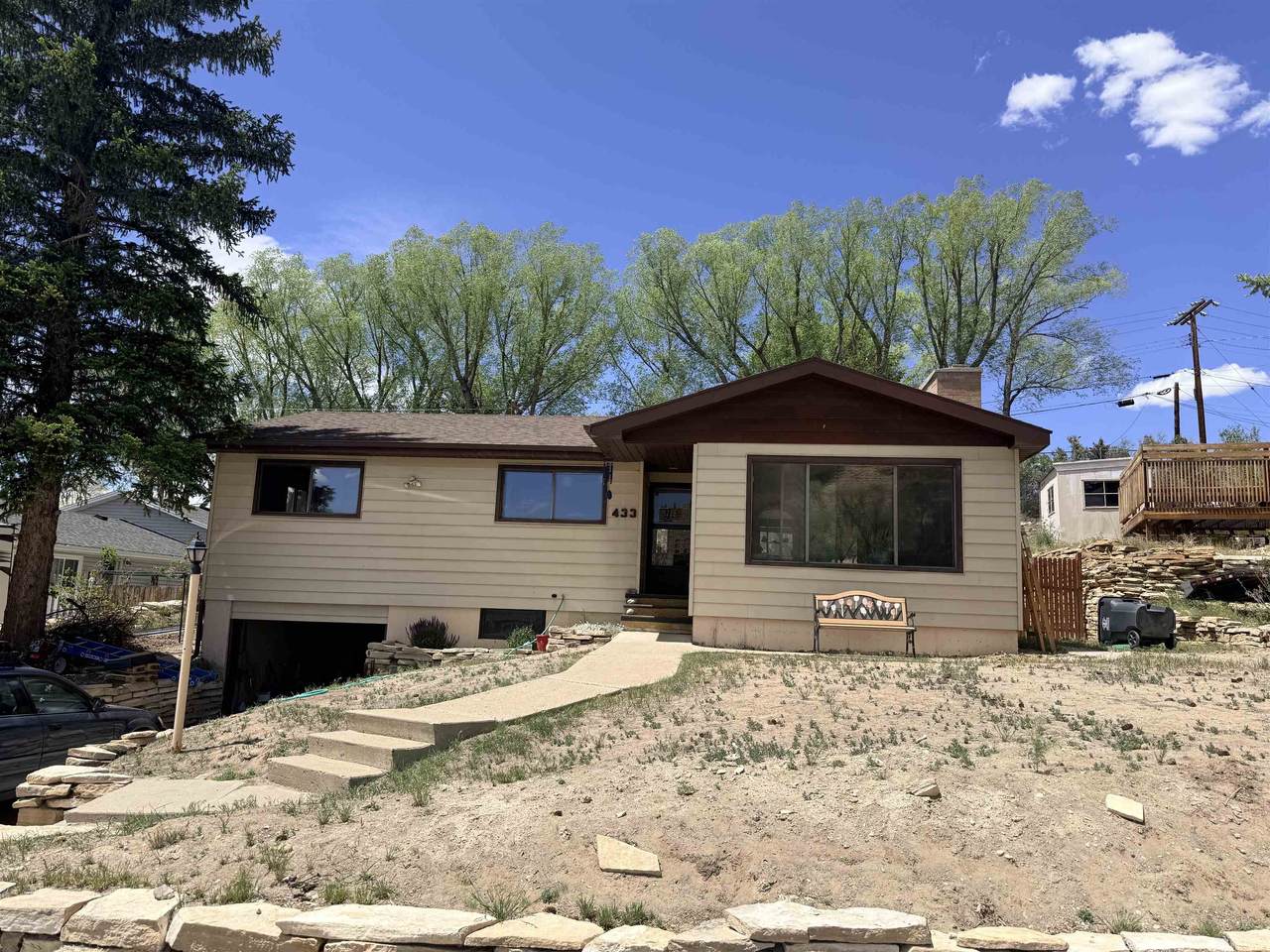 433 Hillcrest Way - Photo 1