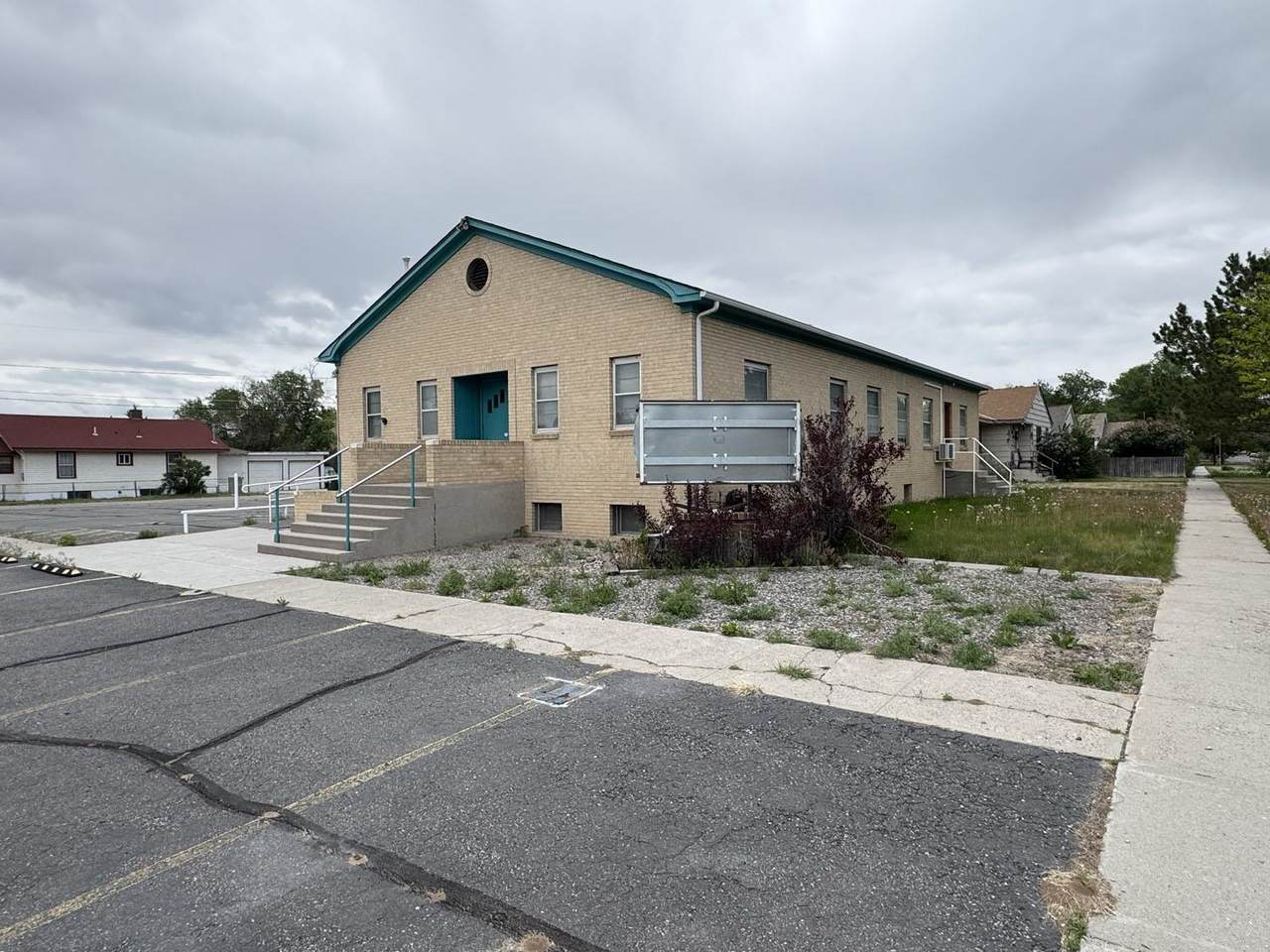 402 7th St E - Photo 1