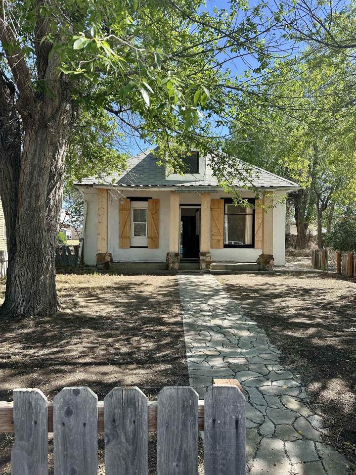 212 Robertson Avenue - Photo 1