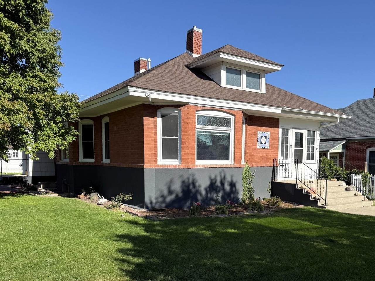 501 10th St - Photo 1