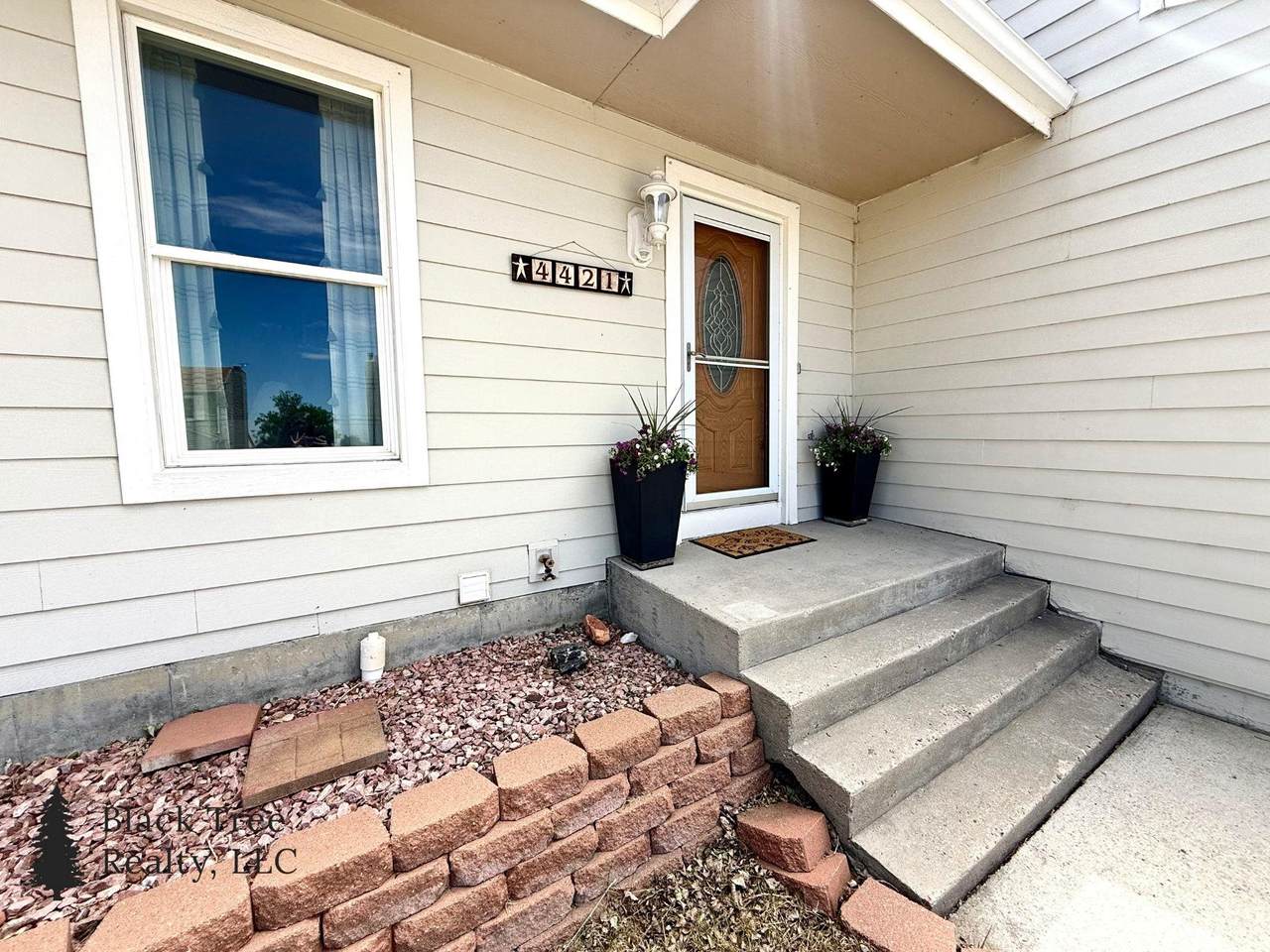 4421 Ash St - Photo 1