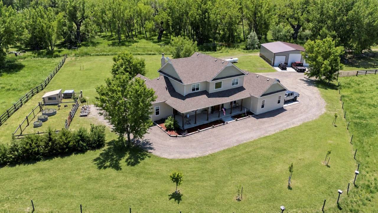 704 90 Road - Photo 1