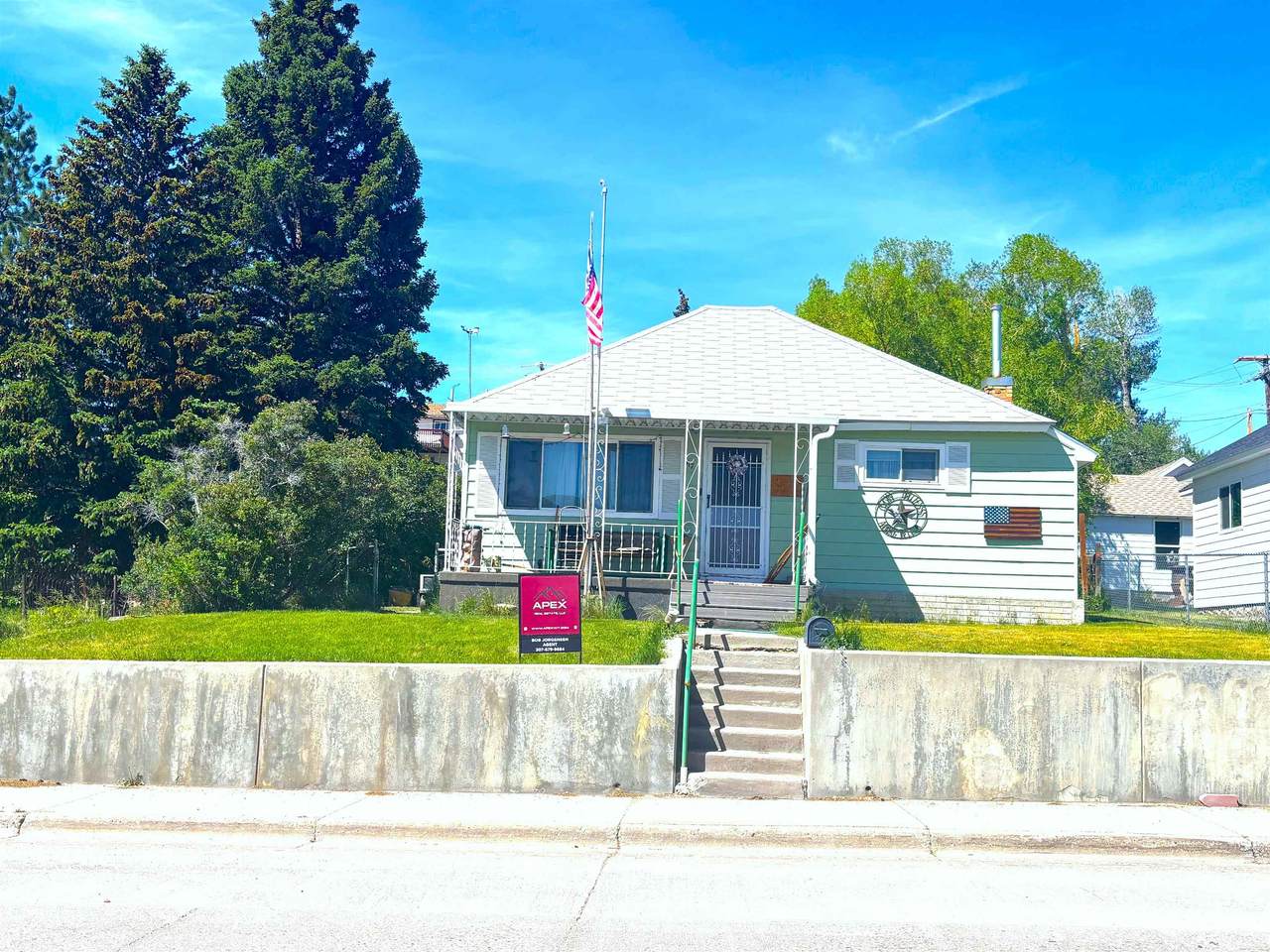 317 Pine Avenue - Photo 1