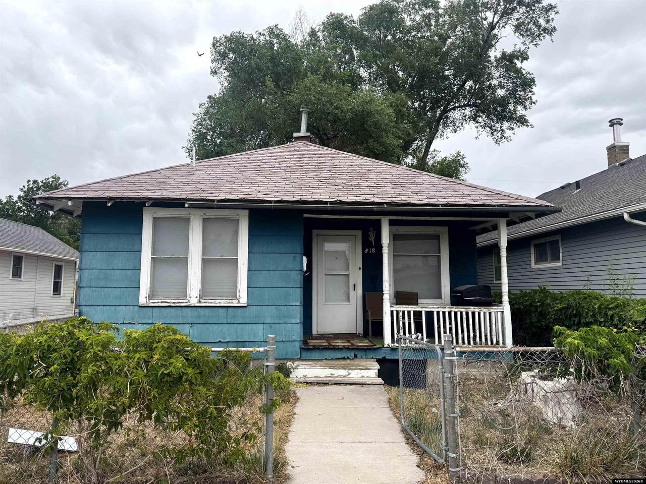818 Center St - Photo 1