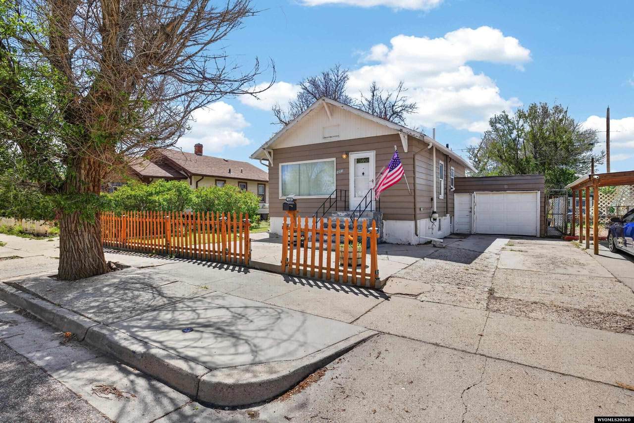 1210 Cottonwood St - Photo 1