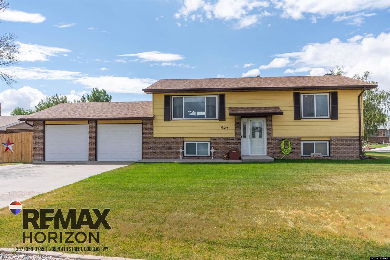 1027 Carver - Photo 1