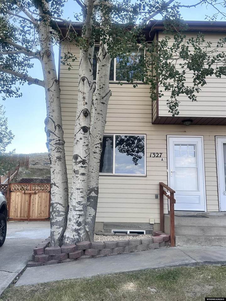 1327 A 9th W - Photo 1