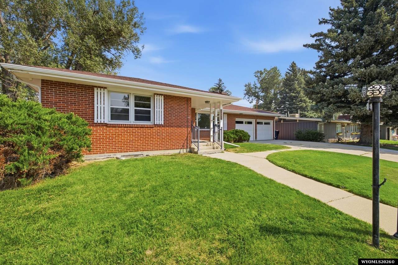 1654 Lynwood Place - Photo 1