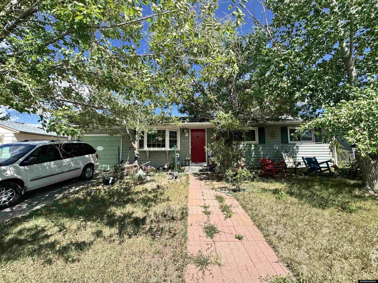 433 Holmes - Photo 1