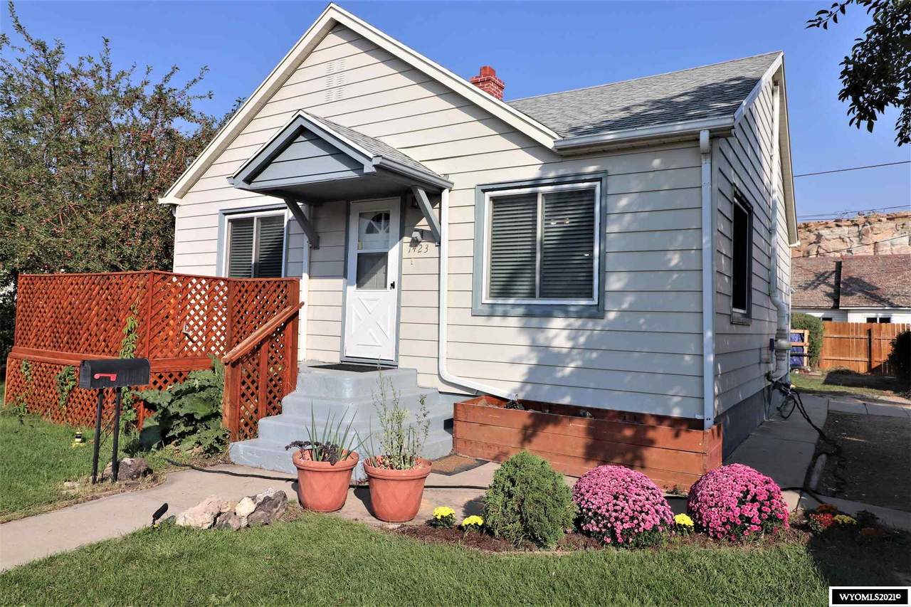 1423 9th Street - Photo 1