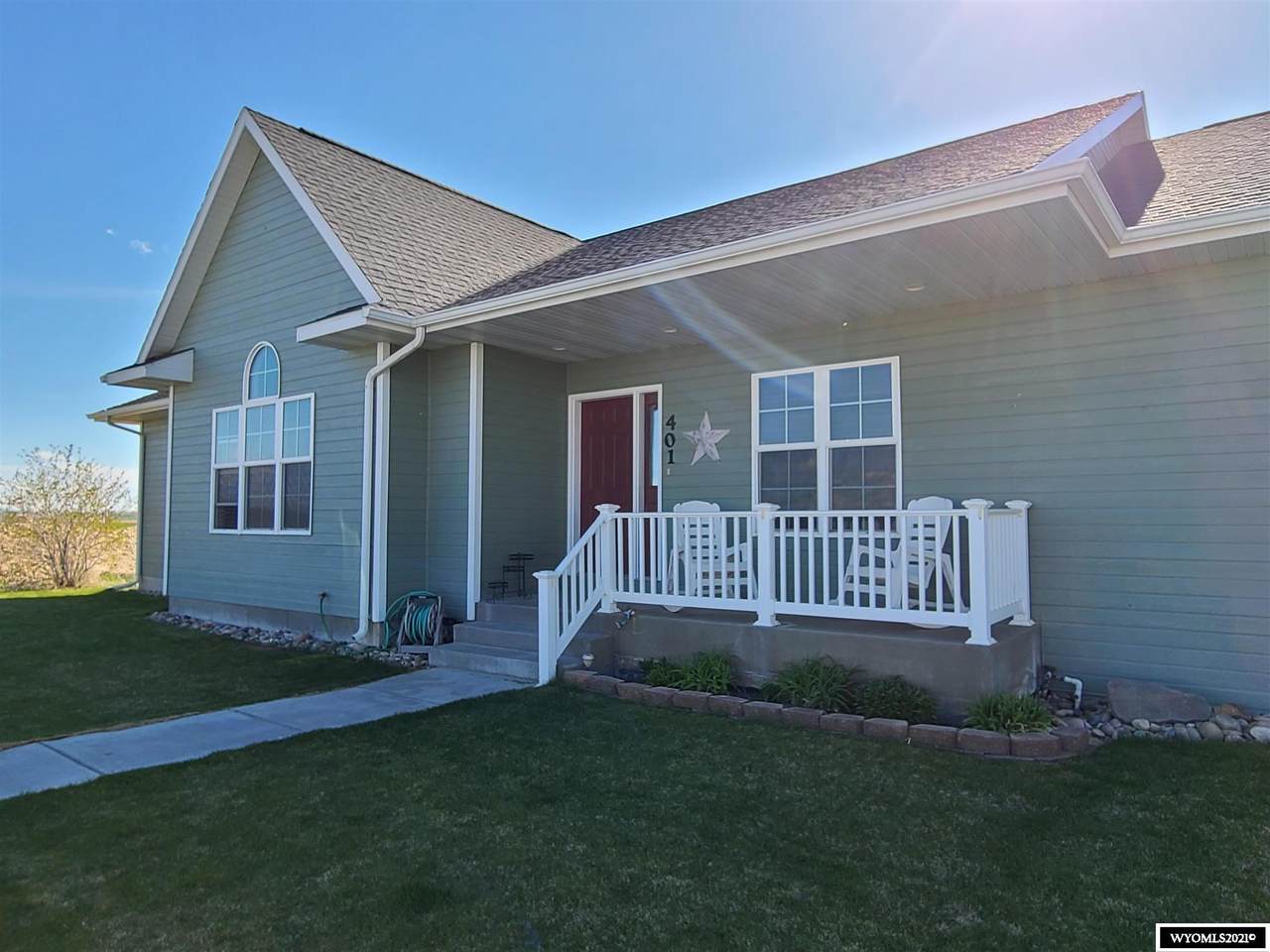 401 Pine Crest - Photo 1