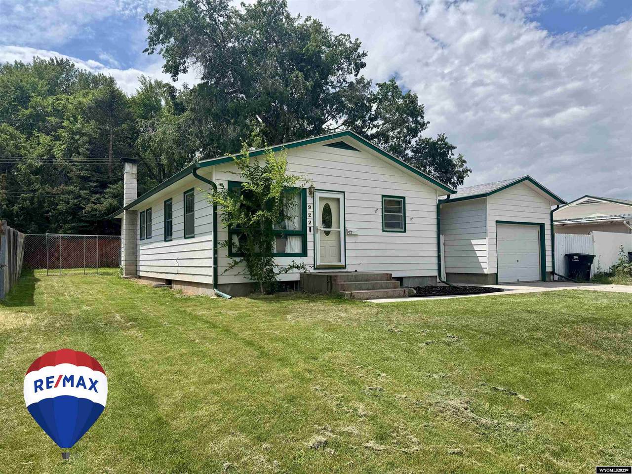 922 Sierra Drive - Photo 1