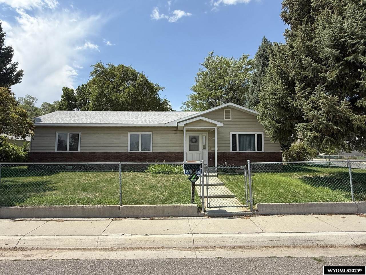 220 5th St W - Photo 1