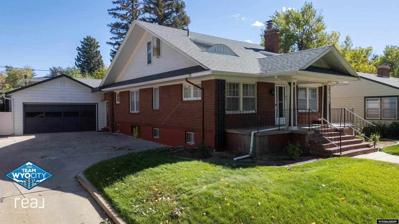 1227 Center - Photo 1