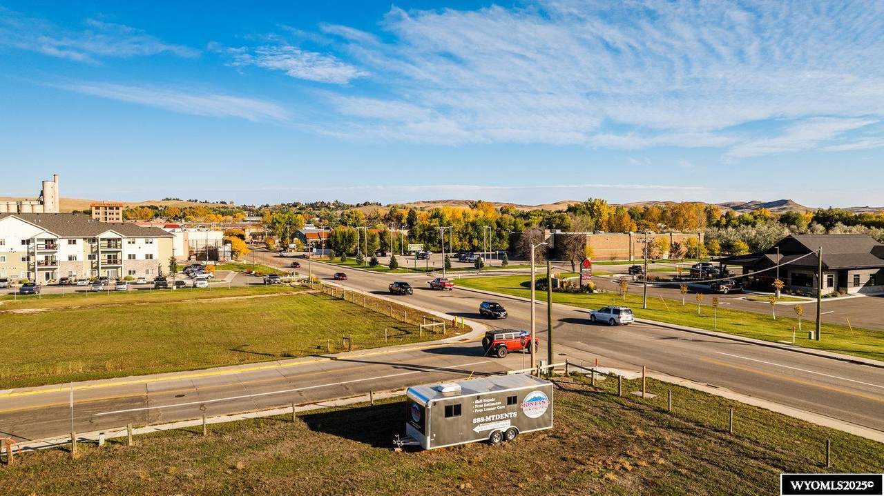 402 Phoenix Avenue - Photo 1