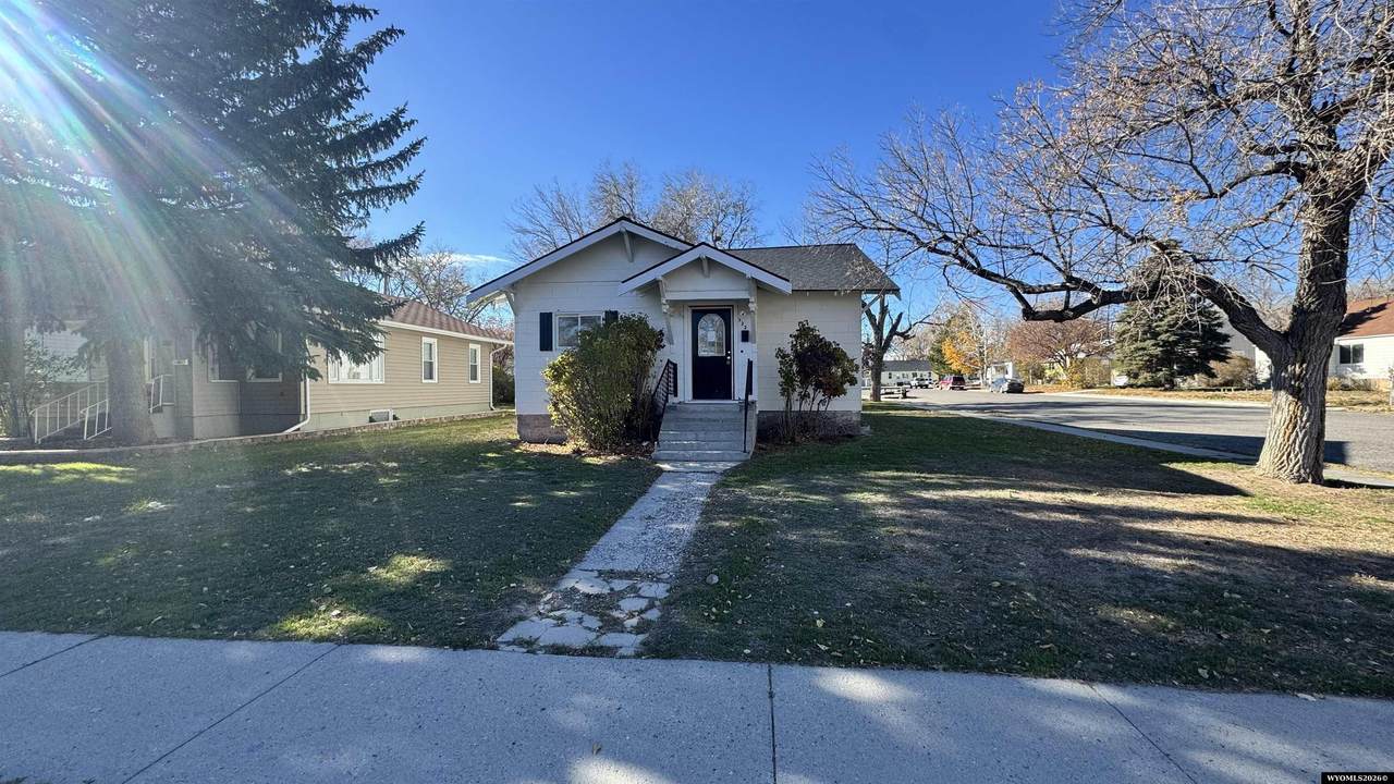 322 6th E Street - Photo 1