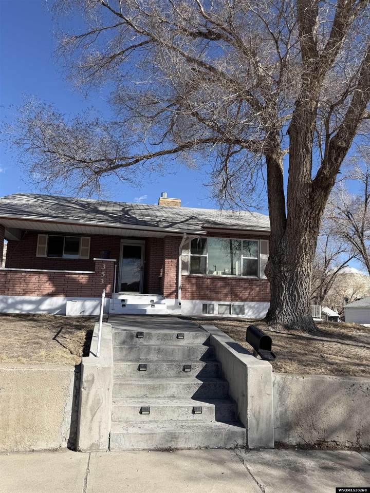353 Virginia Circle - Photo 1